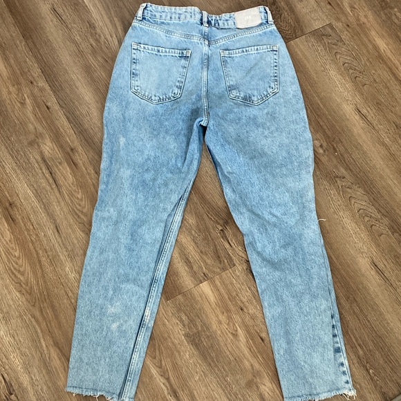 Zara Distressed Light Blue Jeans Sz 4 - Picture 2 of 5